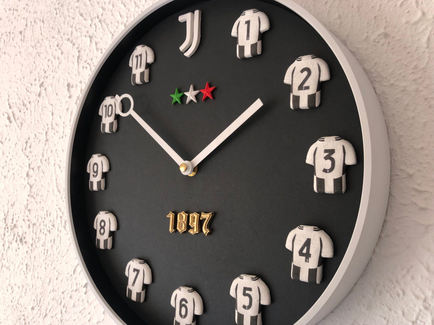 Juventus 3D Wall Clock – Handcrafted Tribute to La Vecchia Signora! ⚫⚪⏳