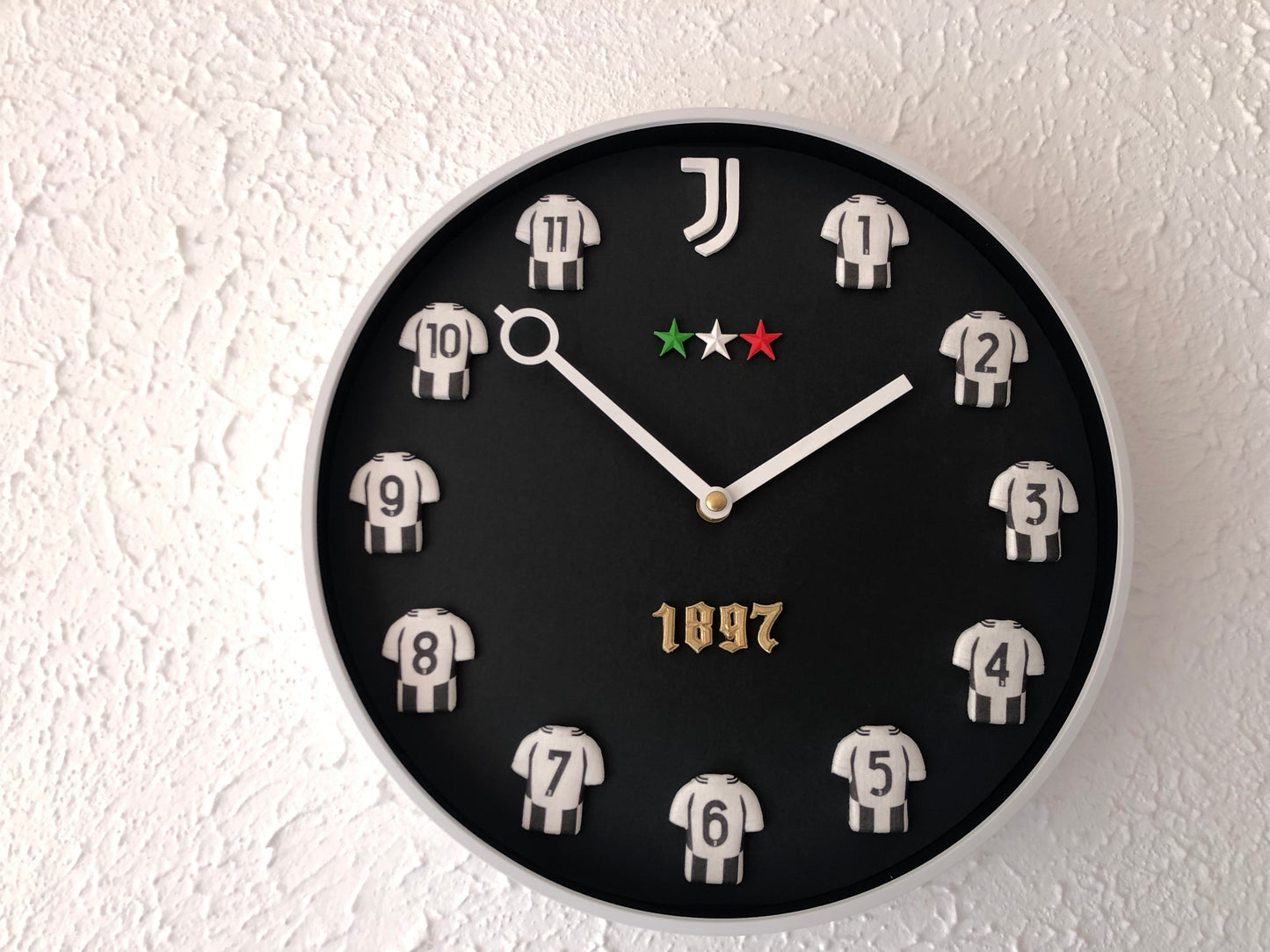 Juventus 3D Wall Clock – Handcrafted Tribute to La Vecchia Signora! ⚫⚪⏳