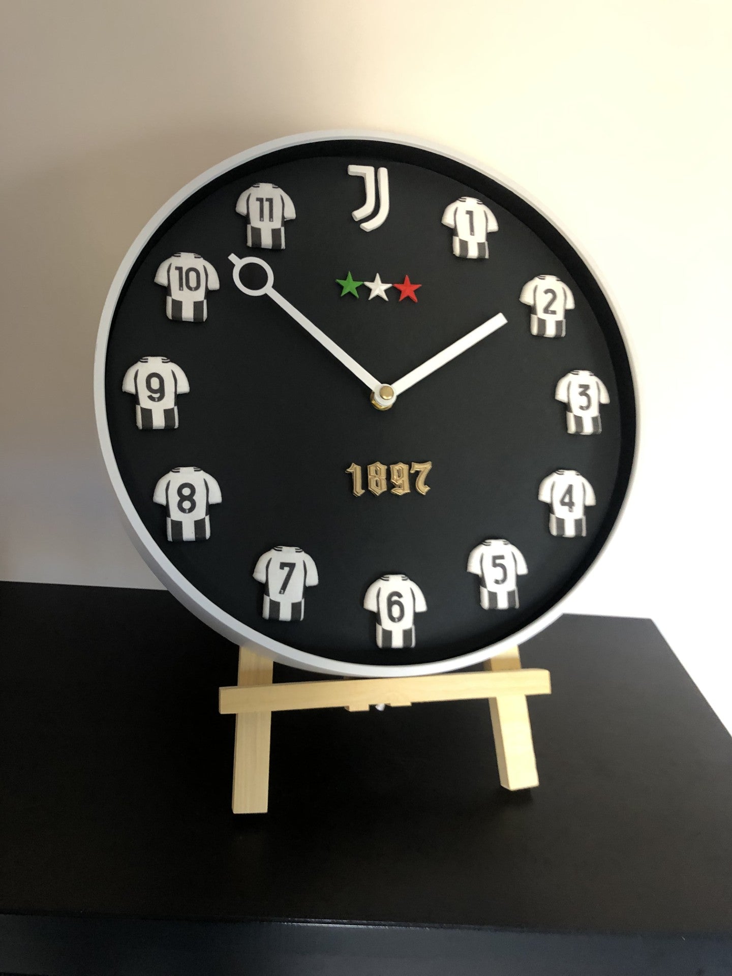 Juventus 3D Wall Clock – Handcrafted Tribute to La Vecchia Signora! ⚫⚪⏳