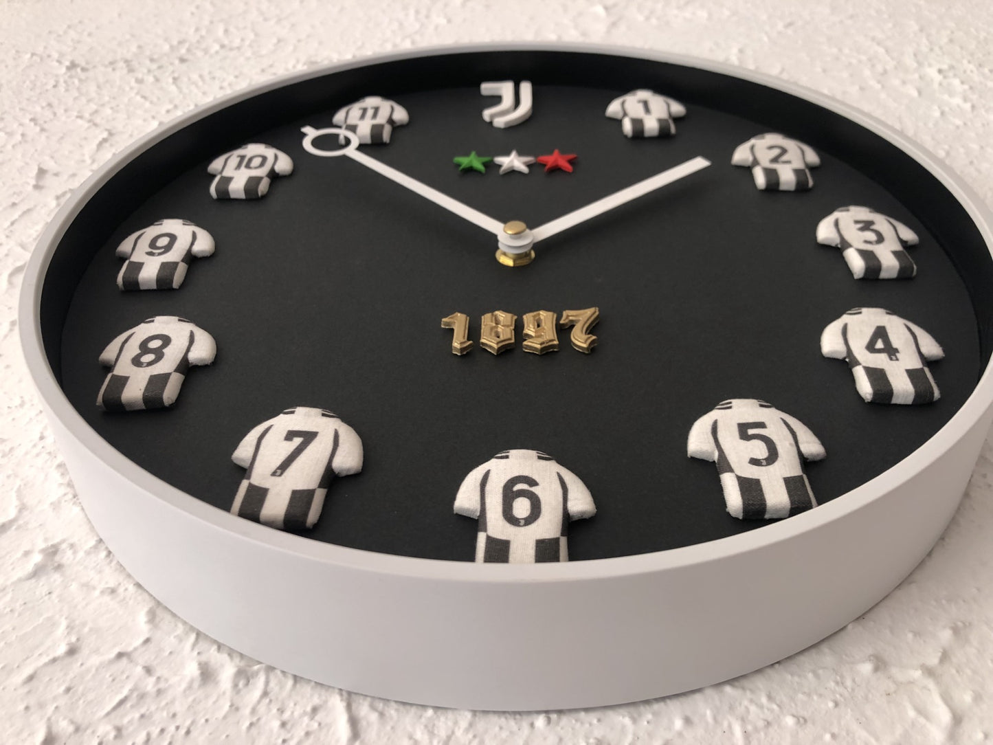 Juventus 3D Wall Clock – Handcrafted Tribute to La Vecchia Signora! ⚫⚪⏳